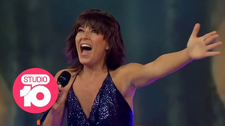 Nikki Bennett Performs Helen Reddy's 'I Am Woman' ...