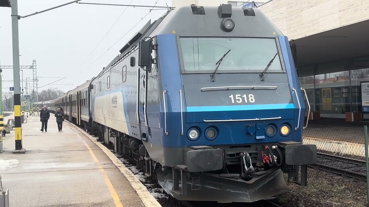 Vonatok a Balatonfüreden és Tapolcán