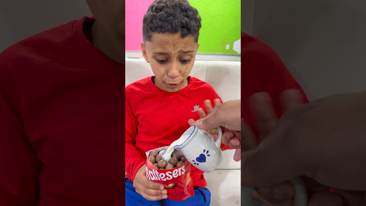 How to make the best CHOCOLATE CEREAL with milk for your brother? 😅❤️🍨 #shorts