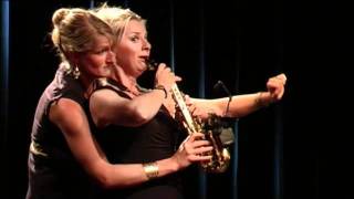 Sistergold spielt zu viert auf 2 Saxophonen "Hit the Road Jack" chords