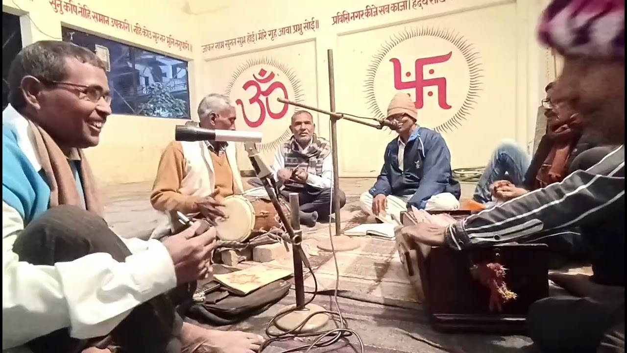 बड़ी देर से आंखें लगी थी आते आते बहुत देर कर दी भजन के गीत के बोल है