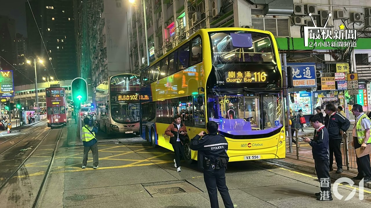 城巴上層爆窗離奇搶車！男子失控登駕駛位導致巴士倒溜撼九巴，車長血濺中警方緊急制服！#最快新聞