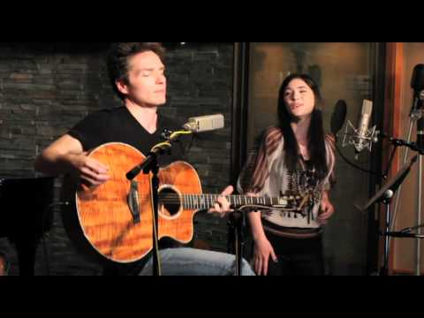 Richard Marx and Sara Niemietz - "Keep Coming Back" (Live)