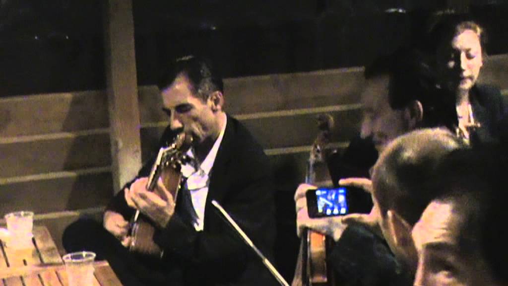 Angelo Debarre & Dorado Schmitt play Tchavolo swing in Samoreau camp 2011
