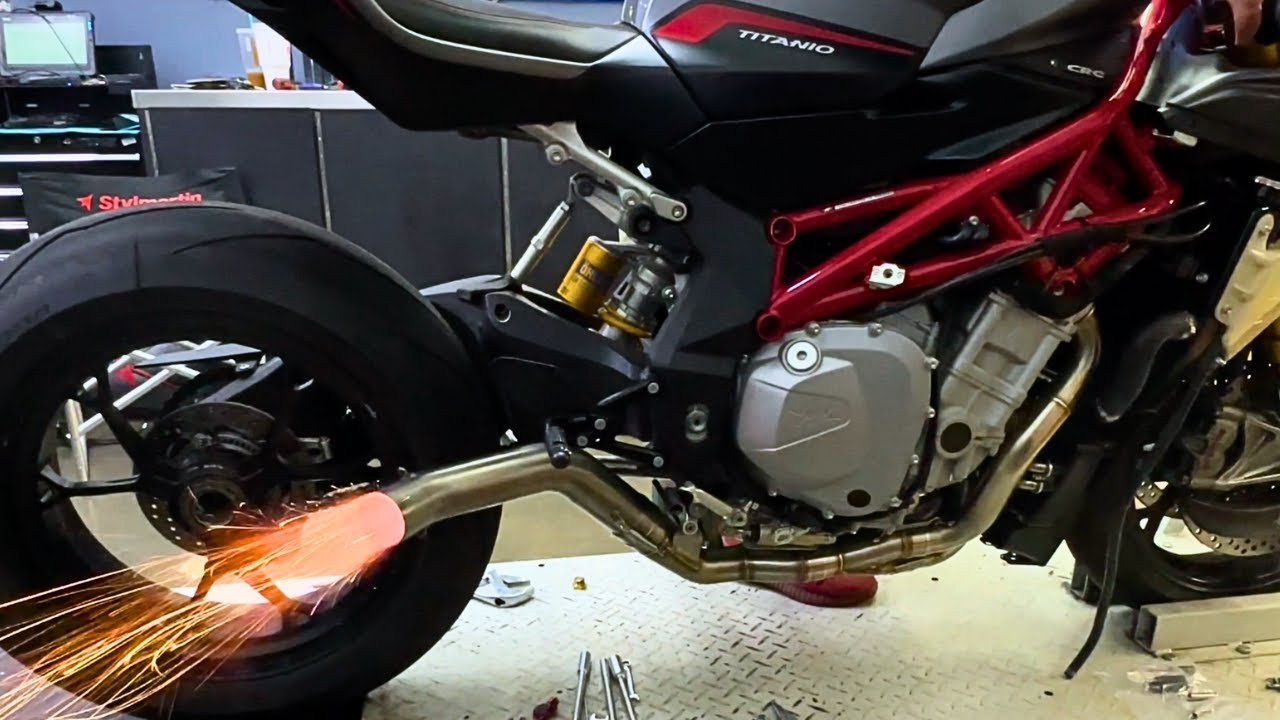 MV AGUSTA F4RR GETS A FULL TITANIUM EXHAUST!