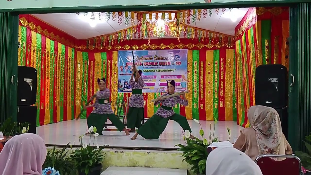 Penampilan tari kreasi FLS3N.....mari malamang