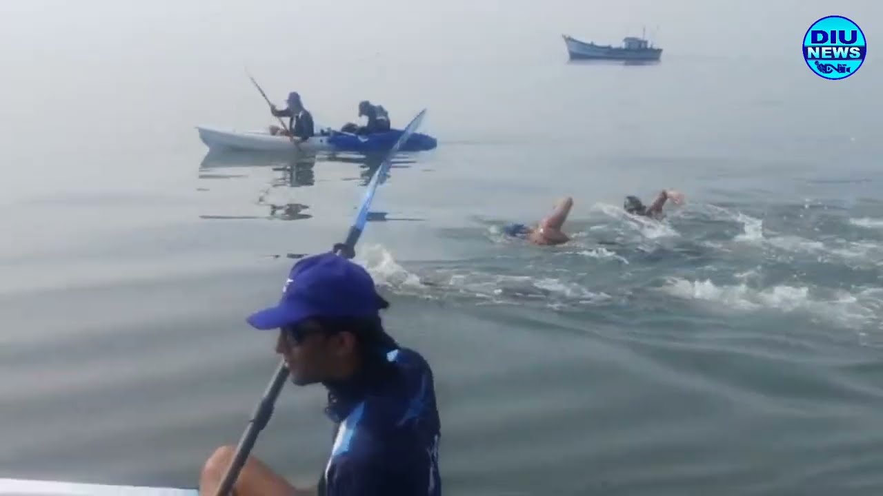 સોમનાથ થી નીકળેલા 3 સ્વીમિંગ ખેલાડીઓ અને કાયાકિંગ ખેલાડિઓ દરિયા મારફતે દીવ પહોચ્યા,#diunews 