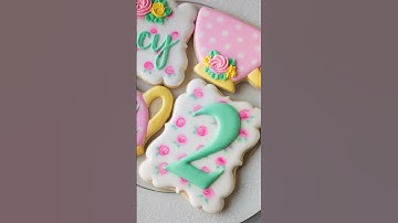 Cookie decorating tutorial for wet on wet roses made with royal icing #cookiedecorating #royalicing