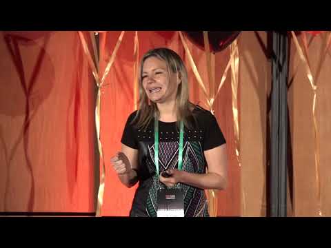 Lenguaje del futuro | Vicky Ricaurte | TEDxCESA