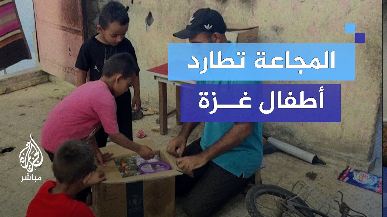معلبات لسد الجوع.. تزاحم سكان جباليا على مركز تابع للأمم المتحدة