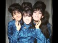 Capture de la vidéo The Ronettes - Walking In The Rain - 1964