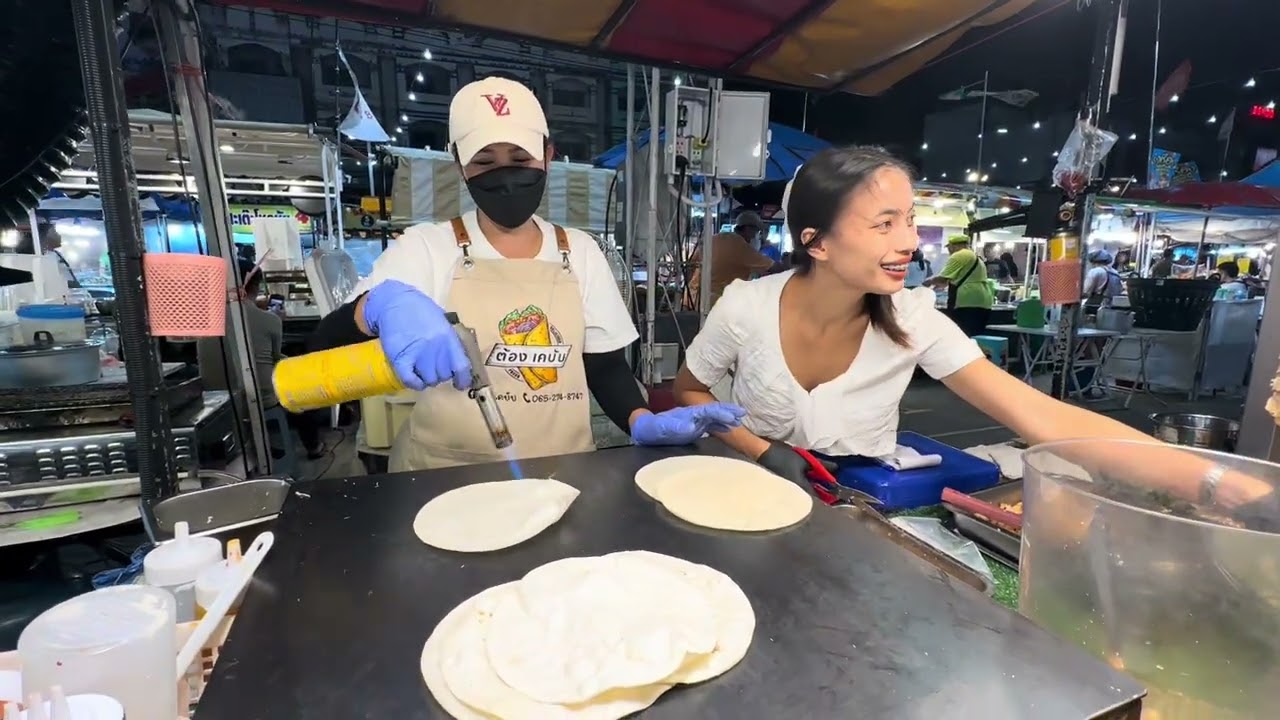 เคบับสูตรพิเศษ แป้งหนานุ่ม เครื่องแน่นๆ ราดด้วยซอสสูตรพิเศษ โรยด้วยปังกรอบกรุบๆ