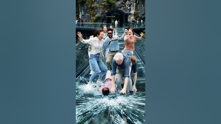 Inilah Detik-Detik Jembatan Kaca Retak Di China‼️