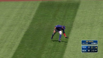 TEX@SEA: Gomez makes great shoestring catch in center