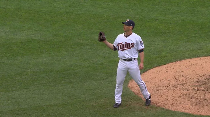 CLE@MIN: Breslow pitches a solid inning of relief