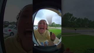 please mom open de the door!