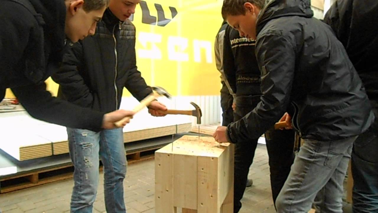 Bouwmensen Apeldoorn spijkers slaan