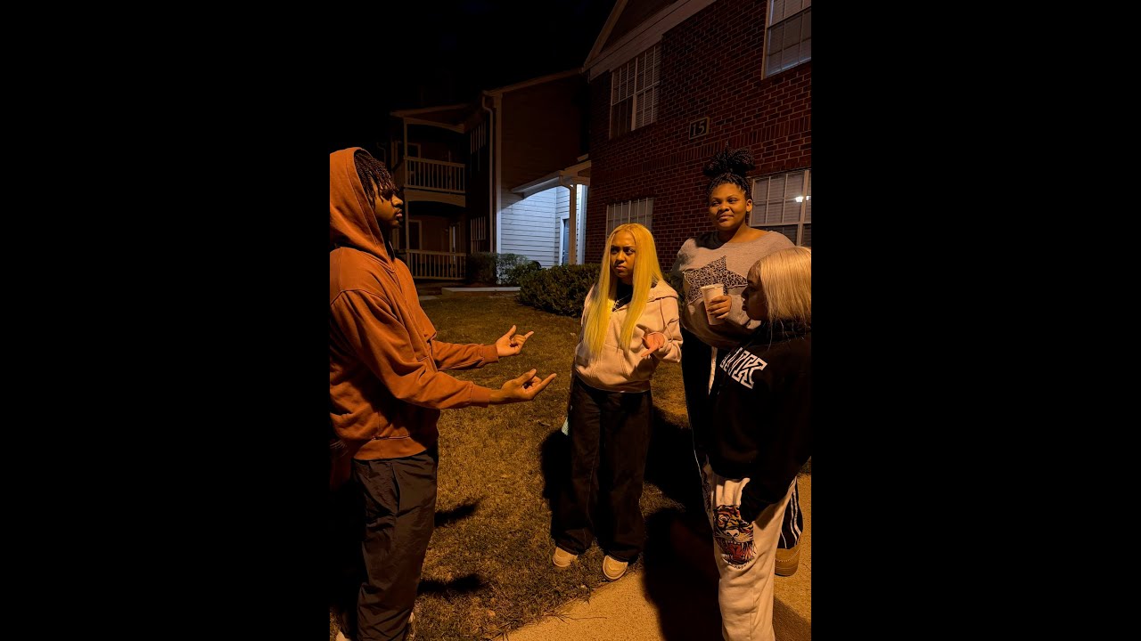 Хоуп и девчонки из квартиры нападают на Исайю за то, что он солгал ей о том, что Брук — его девушка.