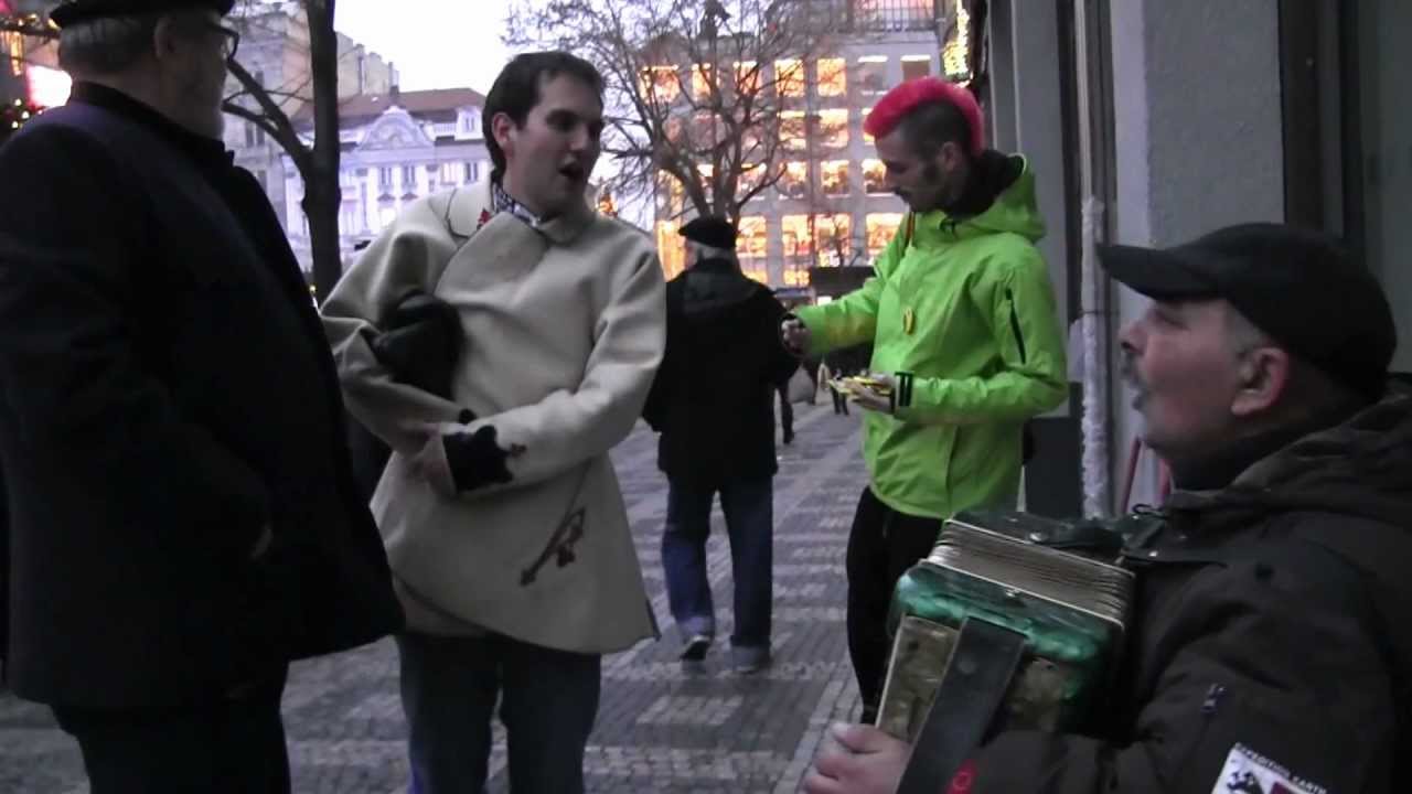 PRAHA-pouliční harmonikář Josef Kraus nám zahrál na přání Včera jsem byl u muziky