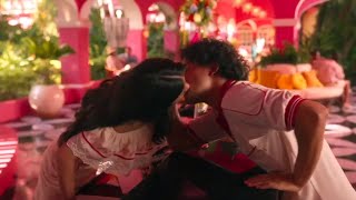 Acapulco / Kiss Scene 1x01 - Young Máximo and Júlia