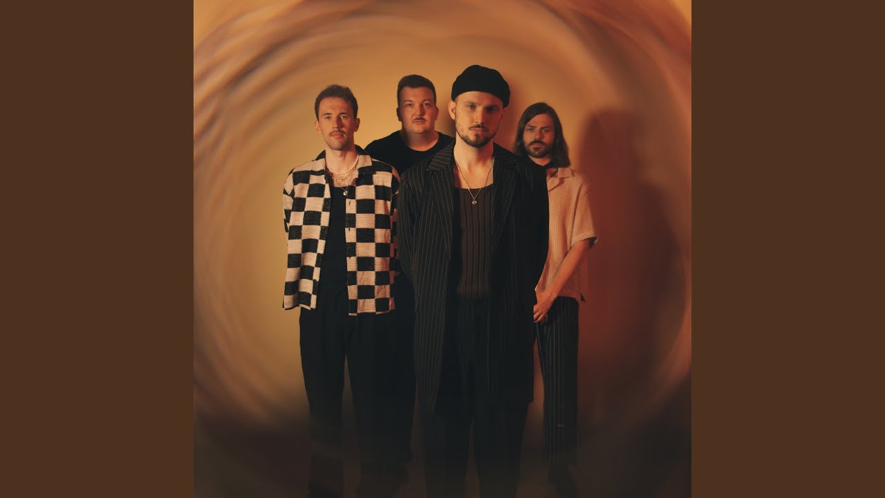 在 YouTube 上观看 People Pleaser 在 YouTube 上观看 People Pleaser