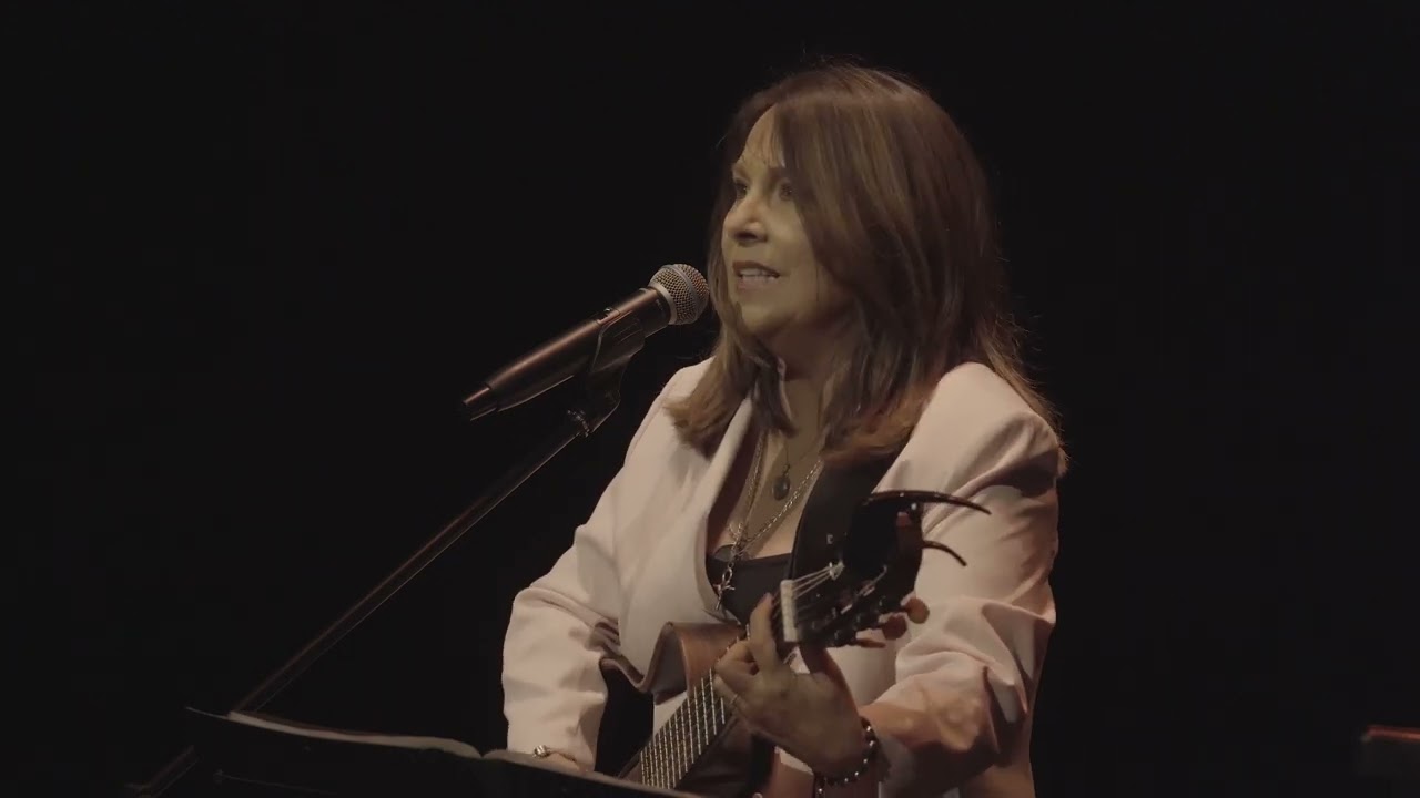 Con un ramito de mejorana - Liuba María Hevia