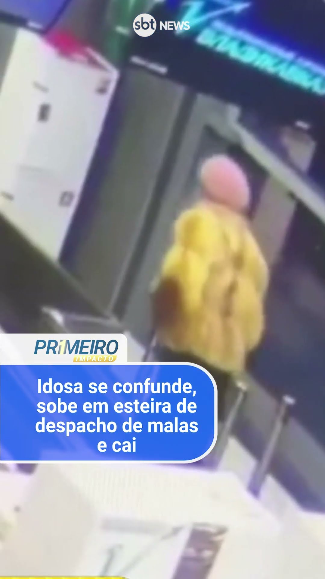 Idosa se confunde, sobe em esteira de despacho de malas e cai