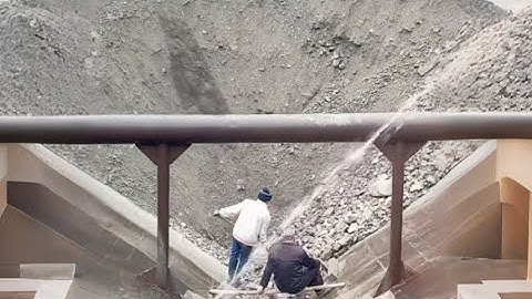 Barge unloading 4200 tons of white phosphate rock - Relaxing flow video - Amazing natural sounds