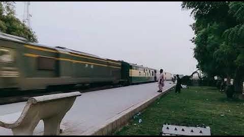 31Up Jinnah Express Crossing At Tando Adam Junction Railway Station