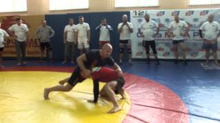 Семинар Федора Емельяненко. Проход в ноги и защита от него (takedown defence by Fedor) Семинар Федора Емельяненко. Проход в ноги и защита от него (takedown defence by Fedor)
