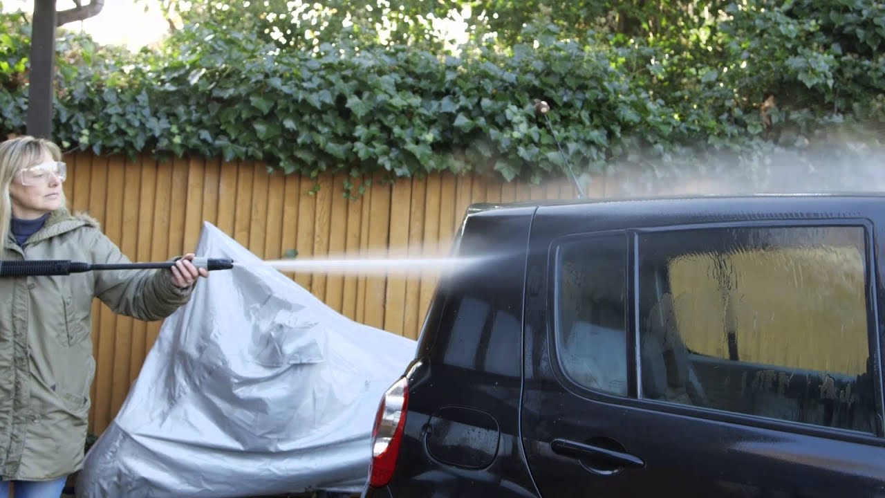 How to clean a car with a pressure washer 