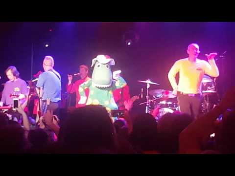 The Wiggles - Over 18's - Melbourne 09/09/16 - Dorothy The Dinosaur!