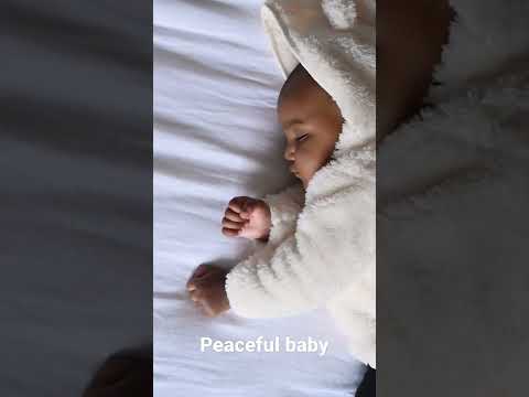 Video: Helpt rustgevende muziek baby's om te slapen?