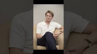 Hunter Schafer And Joe Alwyn Have Announced Their Relationship.hunter Had Been Staying At