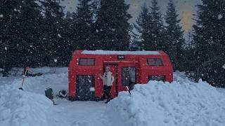 НАШ САМЫЙ ТРУДНЫЙ КЕМПИНГ! ❄️ 3 дня в глубоком снегу с нашей новой гигантской палаткой screenshot 1