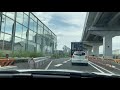 1車線で追い越しを掛けようとする高齢ドライバー