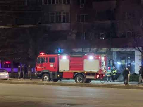 Apartament distrus într-un incendiu violent la Târgu Jiu