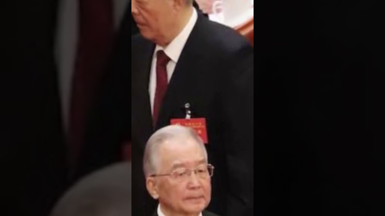 这是胡锦涛被带走时温家宝的表情,五味杂陈。