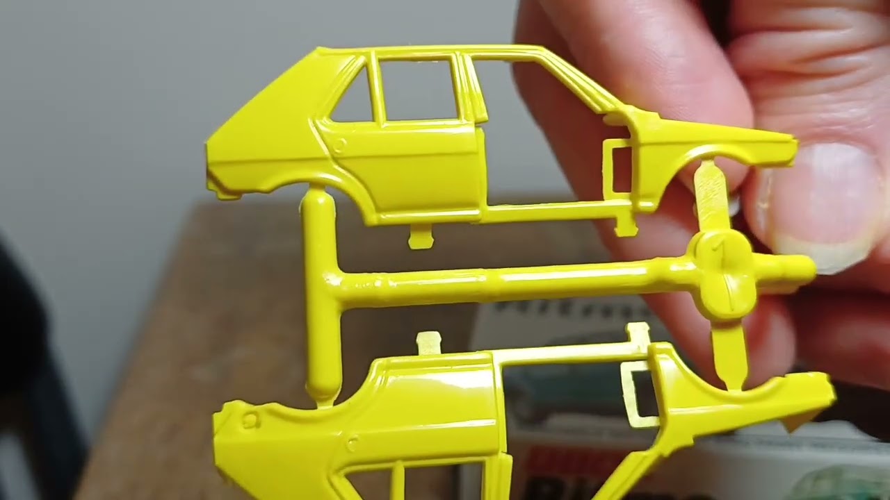 Распаковка винтажного набора литых моделей Dinky Corgi и пластиковых моделей с eBay.