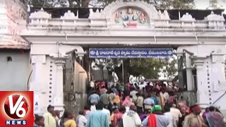 Devotees Throng To Vemulawada Sri Rajarajeshwara Temple | V6 News screenshot 4