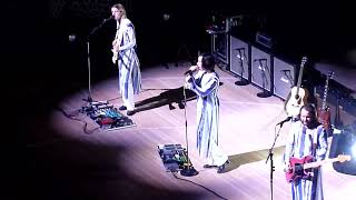 Bilderbuch Daydrinking Hamburg 8.4.22