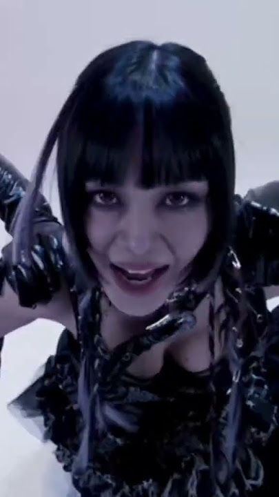 Download lagu Emily Mei - Venom