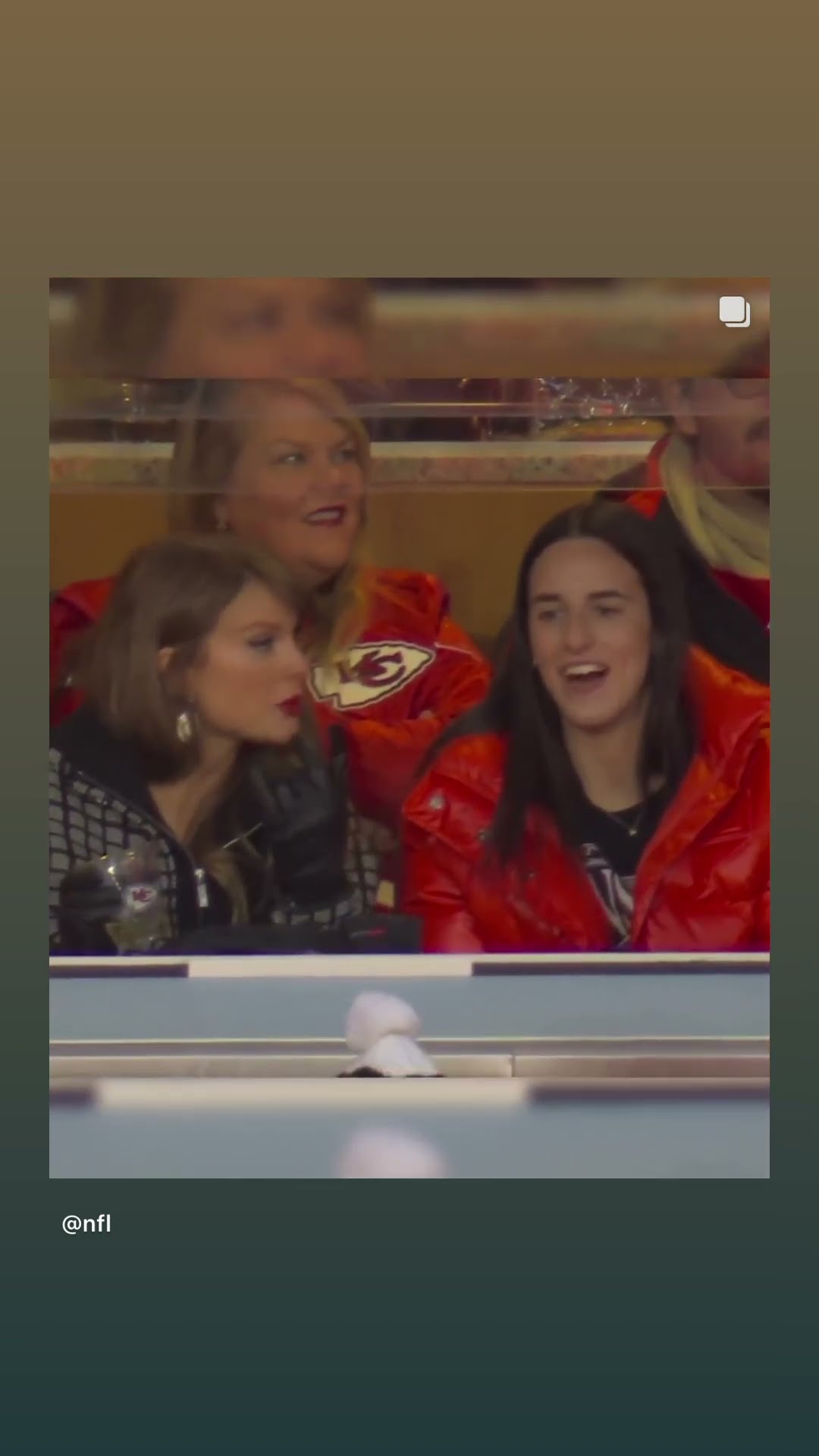 What were they whispering #hoodnews #taylorswift #caitlinclark #viralvideo #NFL #chiefs #fans #omg