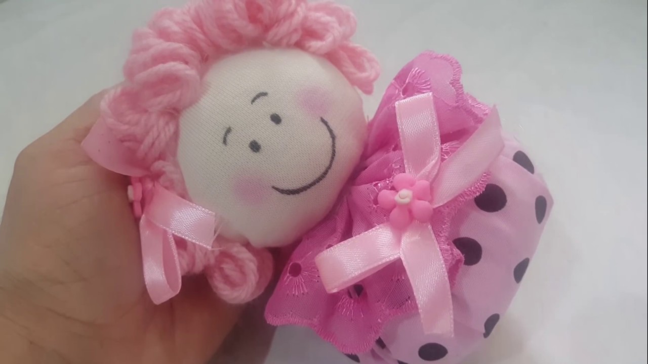 Aprenda a fazer uma linda bonequinha fuxico, super fácil  artesanato com Cris Pinheiro