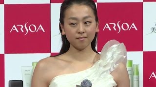浅田真央選手、“右肩出し”の白いドレスで登場！「アルソア美肌ライン」新広告ビジュアル発表会1　#Mao Asada