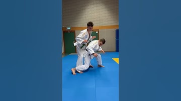 Tutorial on the Tai Otoshi (体落) throw with a single-sleeve grip🇰🇷#judo #bjj #taiotoshi #judothrow