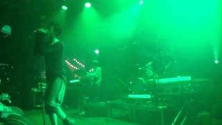 TRST-Chrissy E-live @ Trabendo Paris-juin 2012.MP4