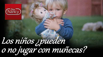 ¿A qué edad empiezan las niñas a jugar con muñecas?