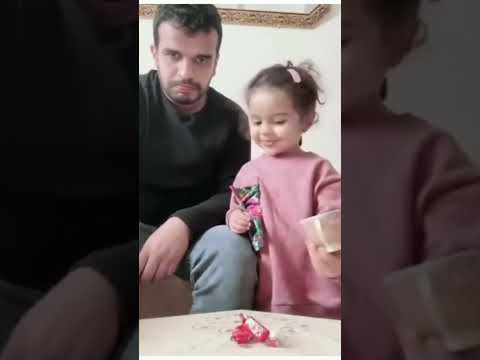 اب يوضح الفرق بين الولد والبنت البنت حبيبه ابوها فعلا
