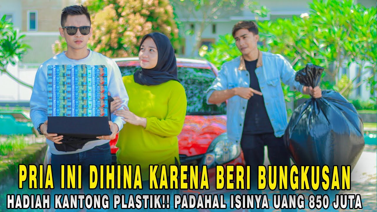BOS KAYA PUNYA UANG 1 BUNGKUS PLASTIK DIUSIR GARA2 DIKIRA NASI BUNGKUS !! Padahal total uang itu 1M